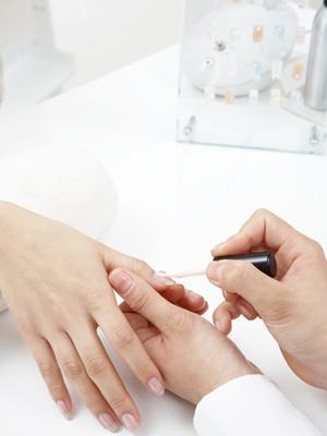 金箔を使用したコスメを販売しています